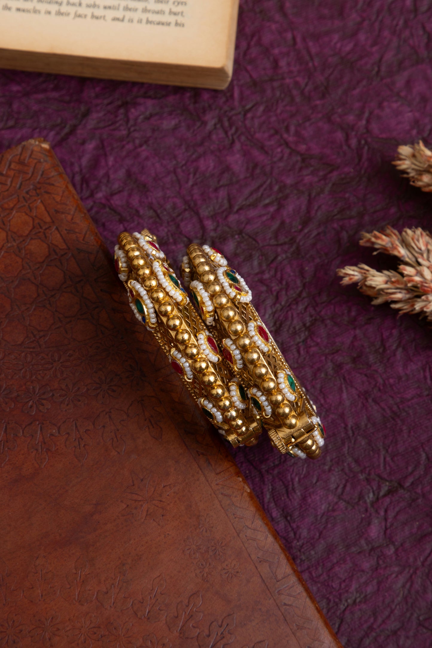 Saloni small size golden kundan kada