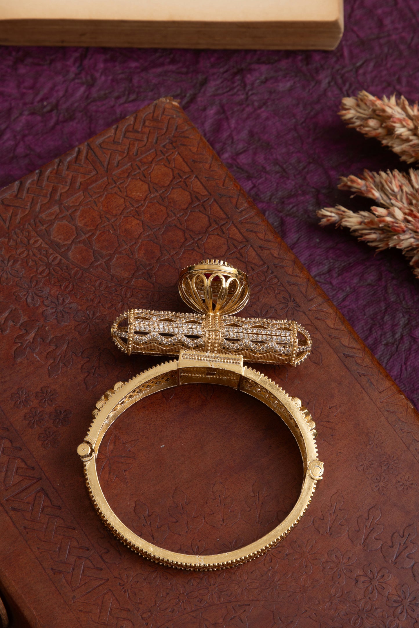 Avanti gold bracelet