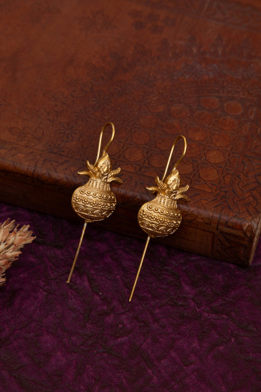 Kalash needle gold earcuff