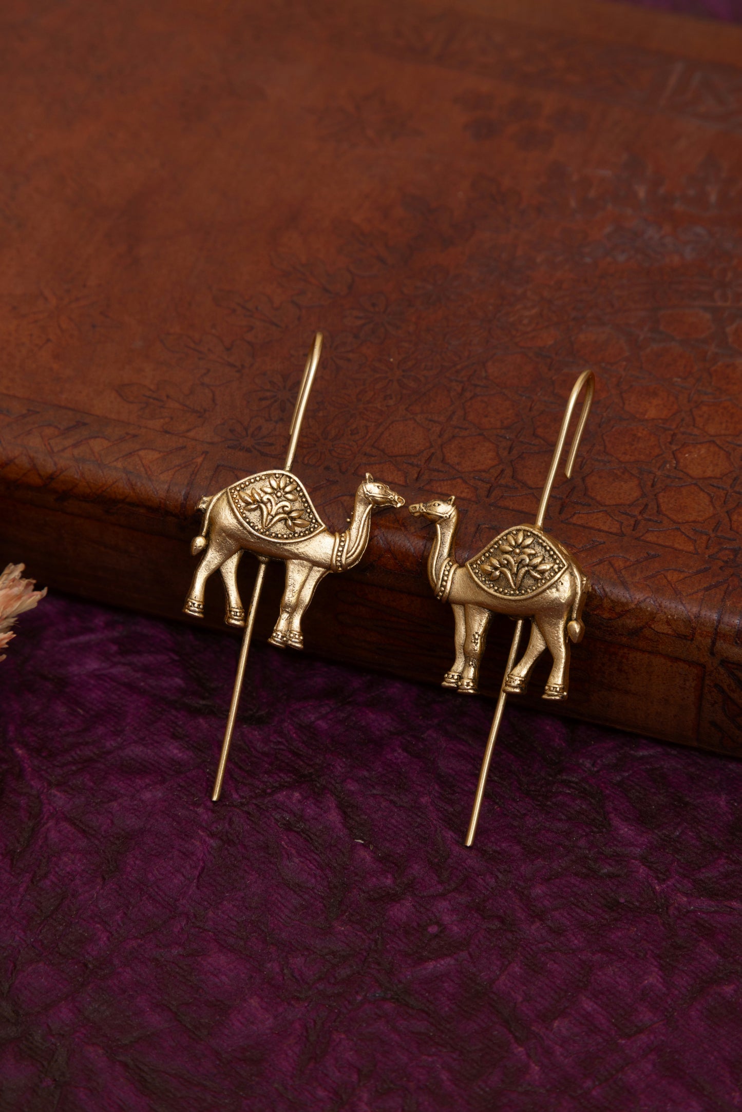 Camel needle kundan gold earcuff