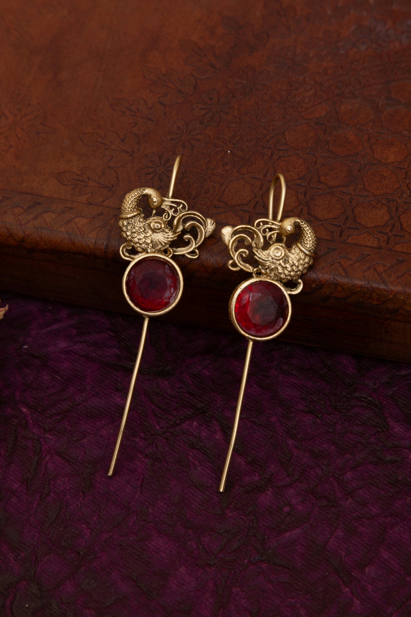 Peahen gold earcuff