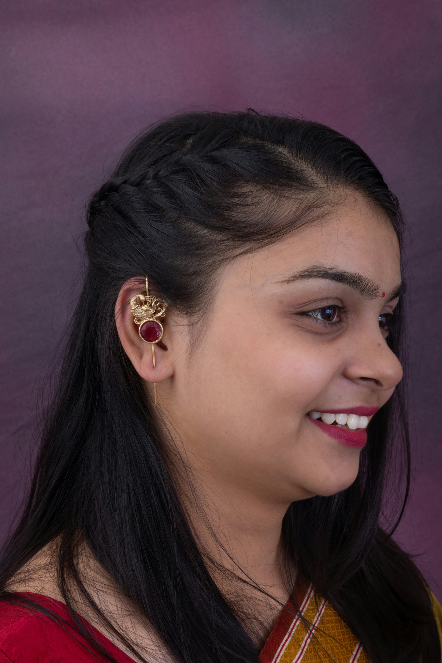 Peahen gold earcuff