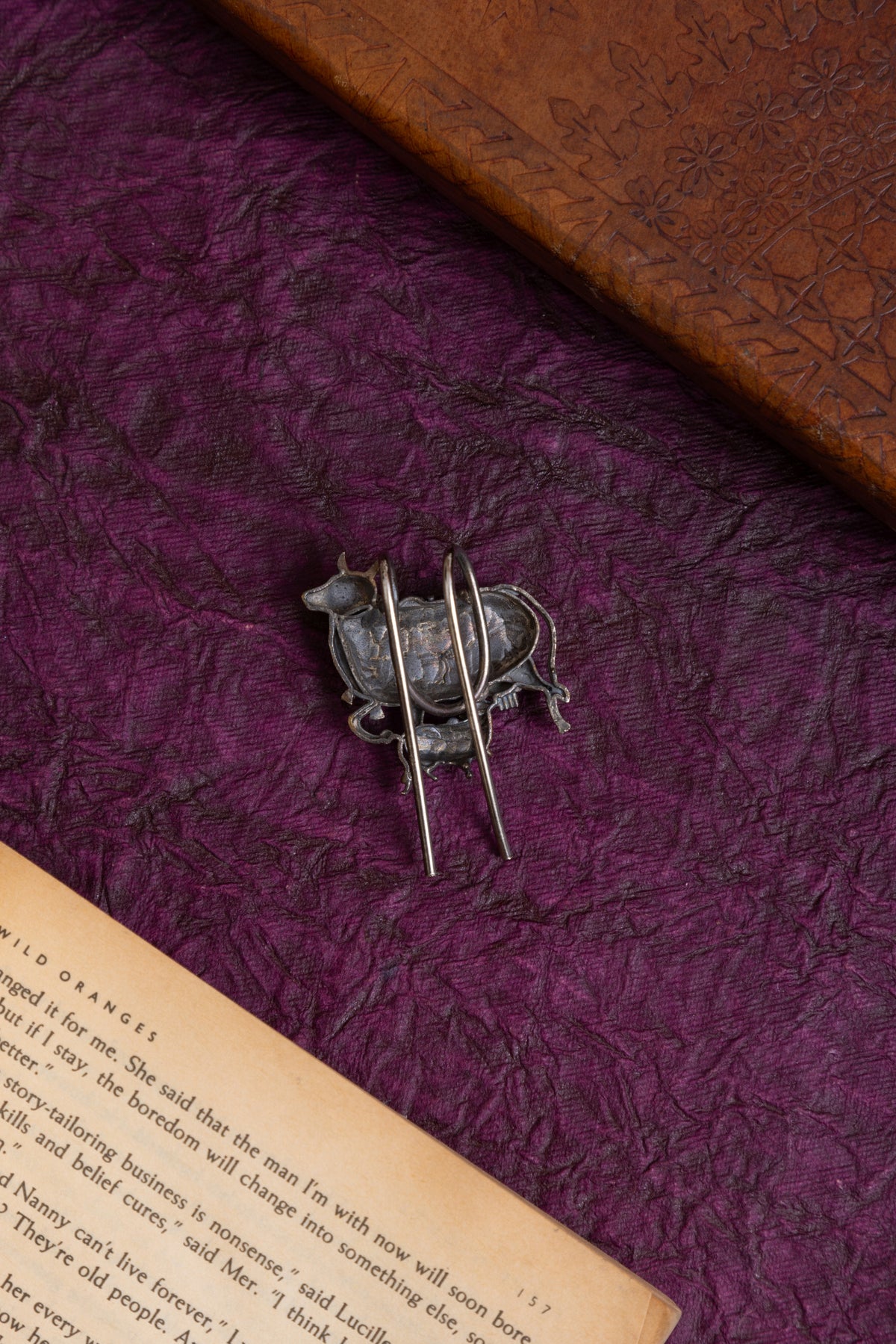 Raval fusion two tone nandi hair pin