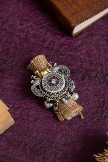 Jagruti two tone nandi fusion ring