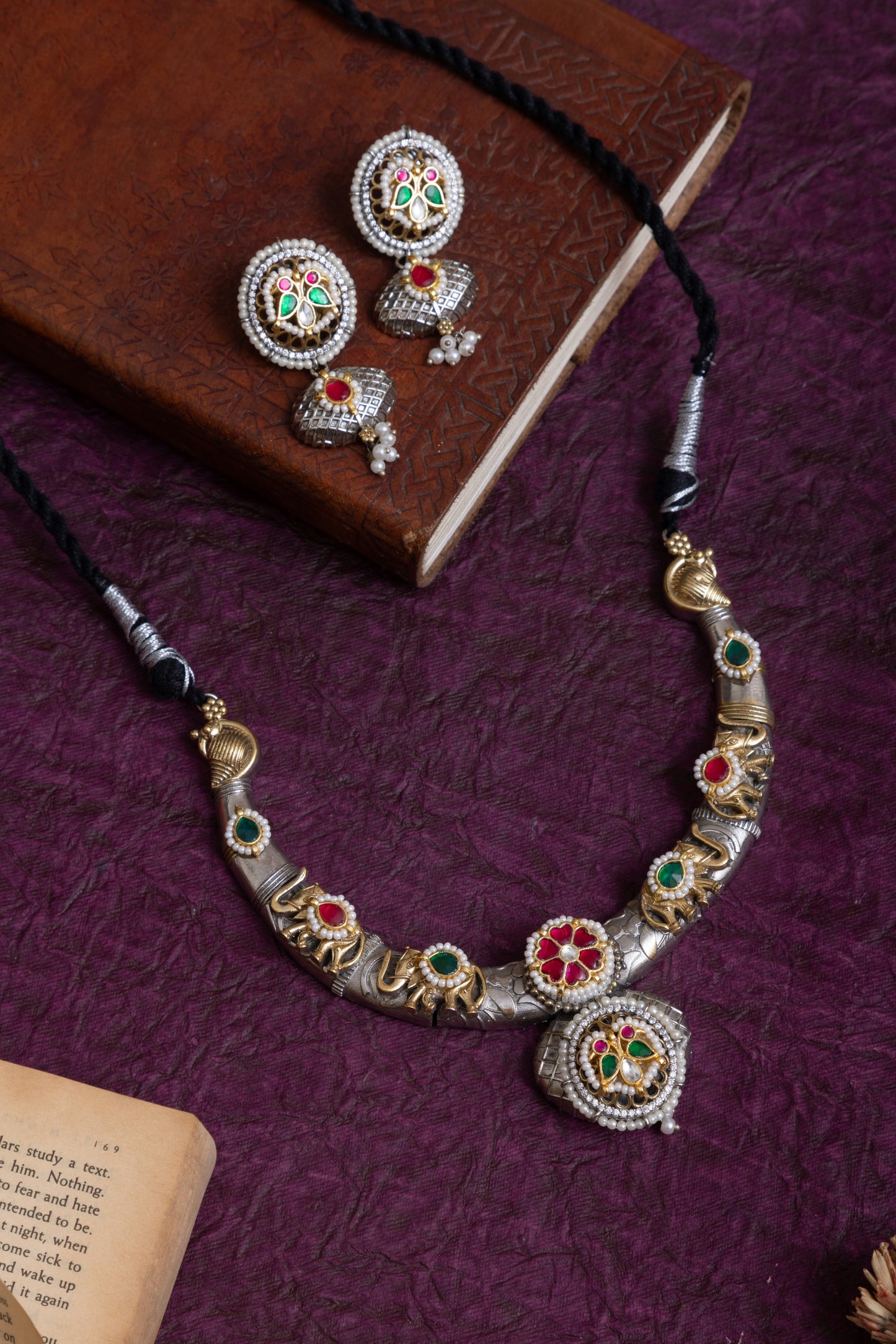 Sundari two tone  pachi kundan hasli choker
