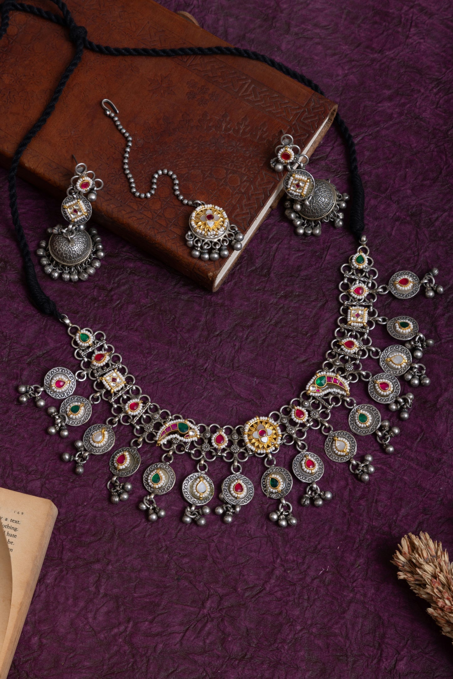 Nitya antique fusion pachi kundan choker