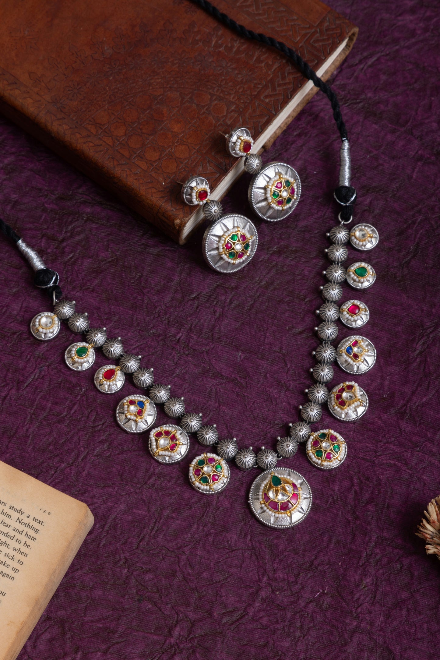 Vrushali antique silver fusion pachi kundan necklace