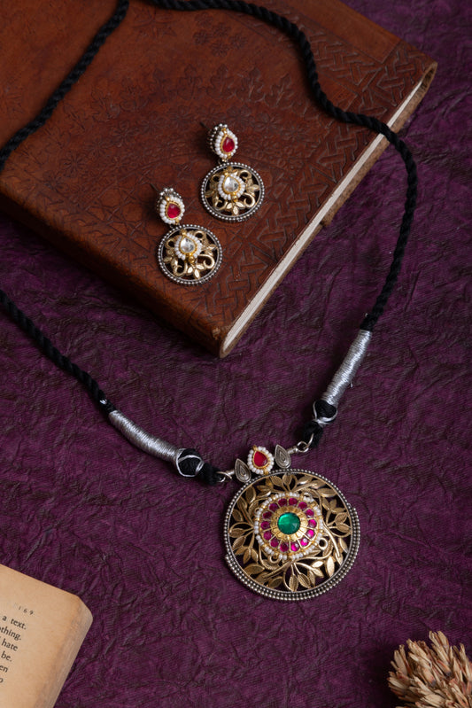 Bhanu pachi kundan two tone thread necklace