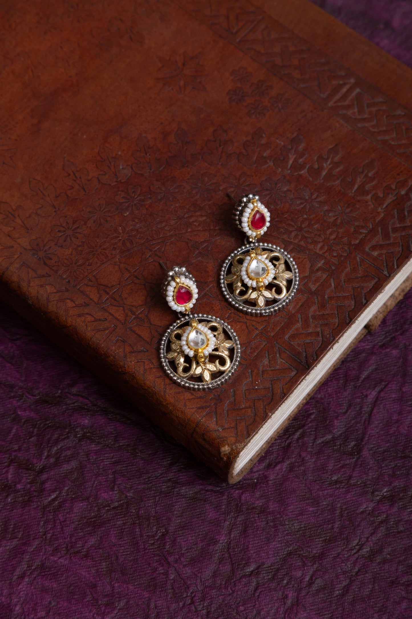 Bhanu pachi kundan two tone thread necklace