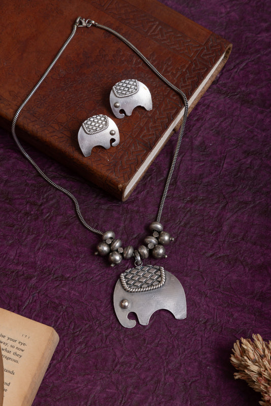 Ravina antique elephant necklace