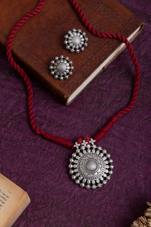 Sai antique thread necklace