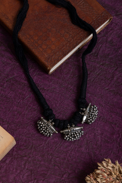 Mohan antique thread bubble choker