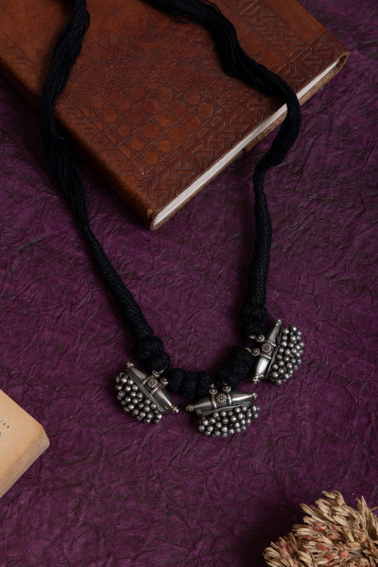 Mohan antique thread bubble choker