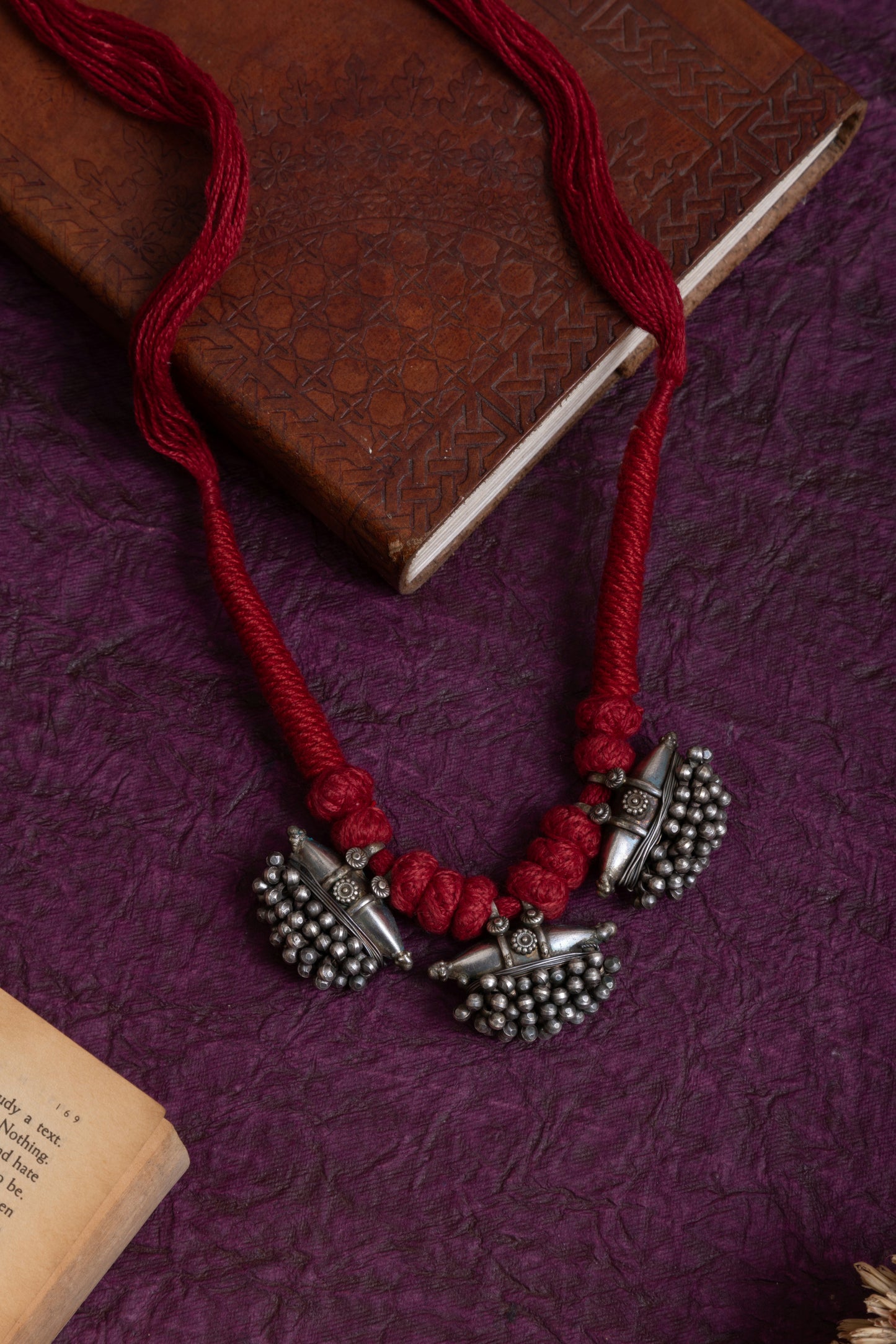 Mohan antique thread bubble choker