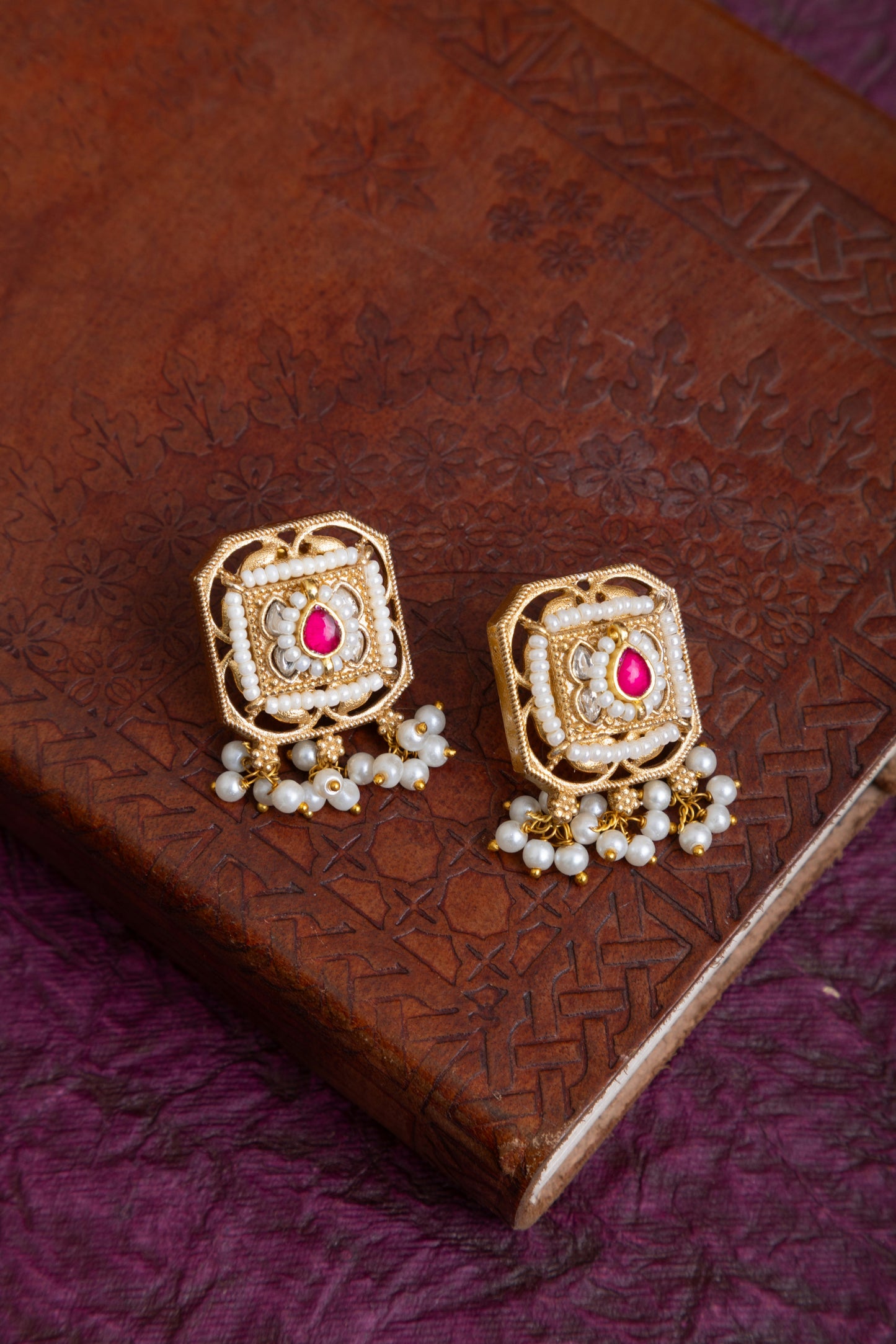 Teena gold kundan choker