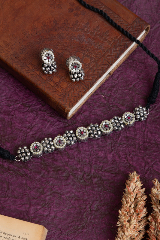 Kavita bubble sleek silver choker