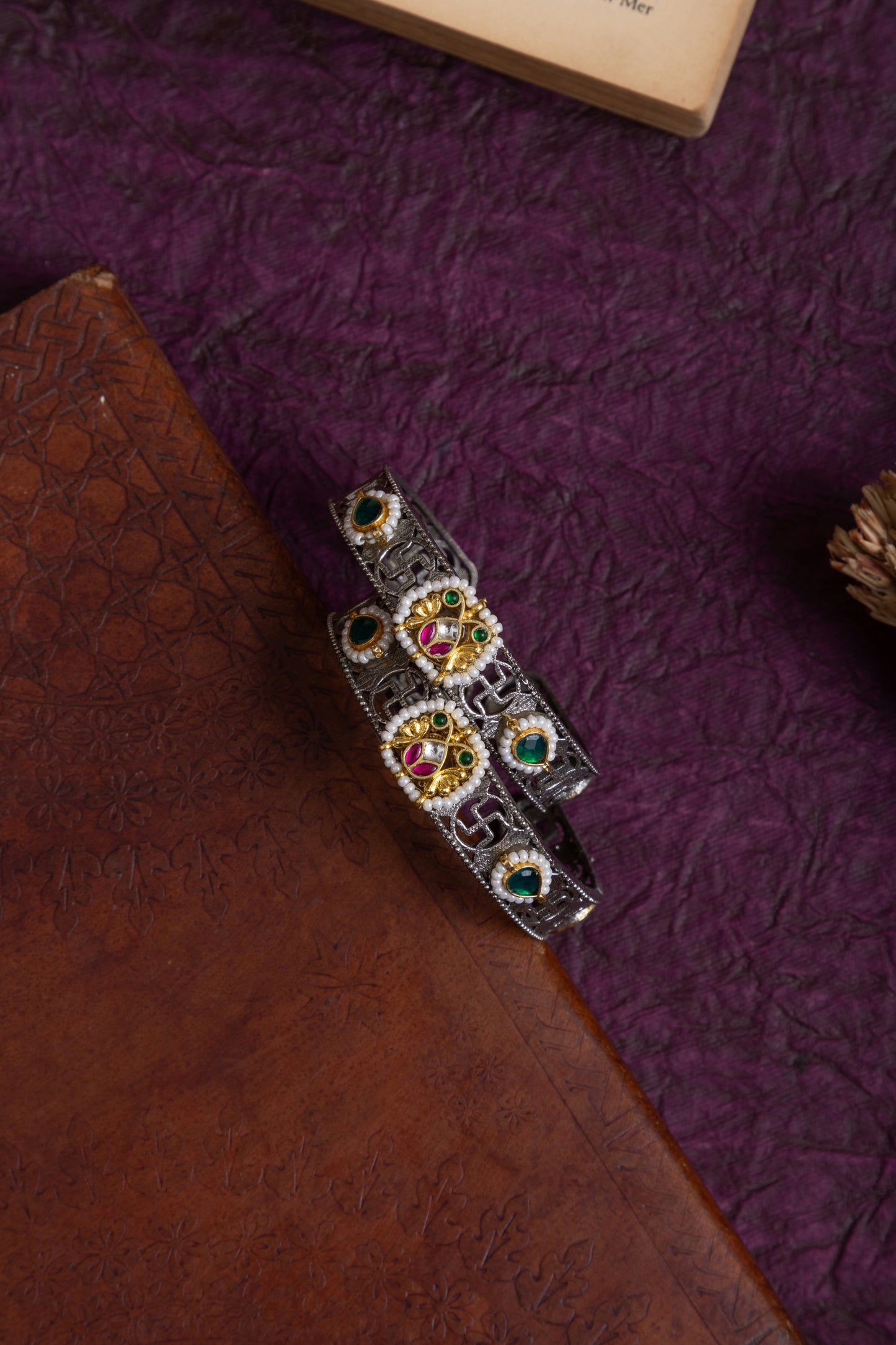 Sura pachi kundan bangles pair