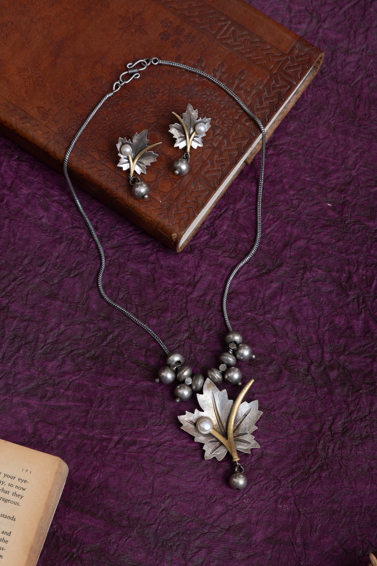 Parul antique silver  two tons pearl necklace