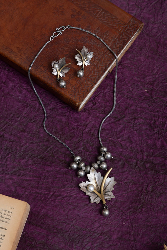 Parul antique silver  two tons pearl necklace