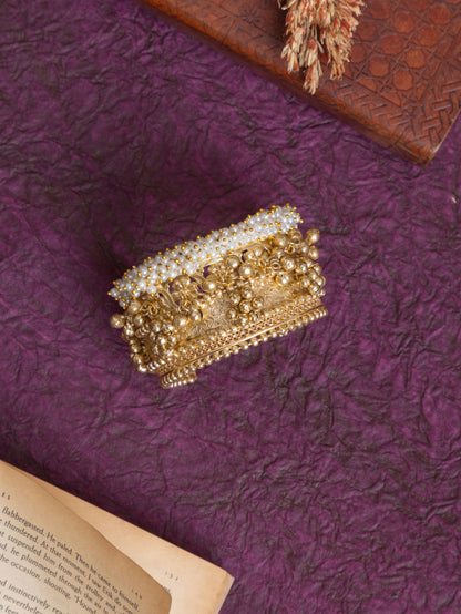Sonpari pearl gold handcuff