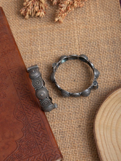 Dhruti Small size mini gumbaj silver kada