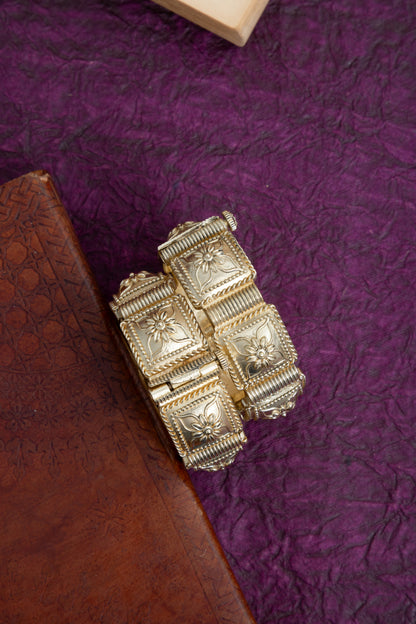 Manda large size gold kada