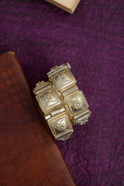 Manda large size gold kada