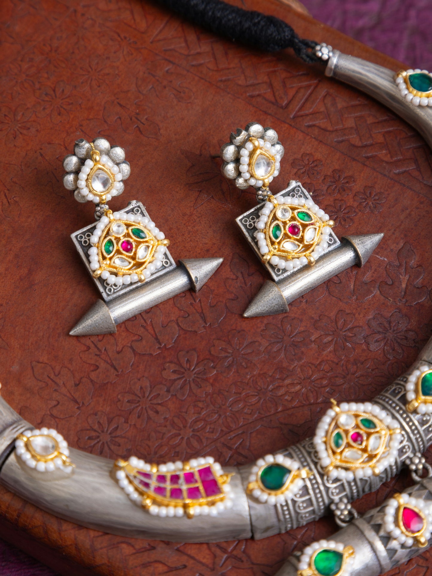 Devyani fusion kundan hasli