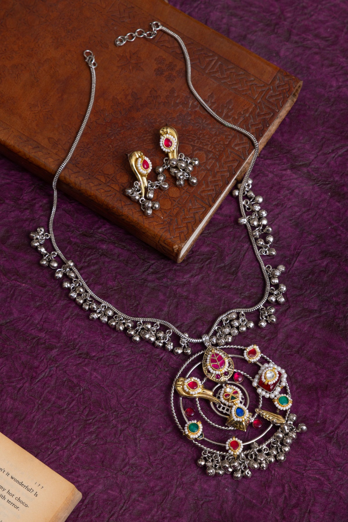 SAYALI handcrafted Fusion pachi kundan ghunghroo necklace