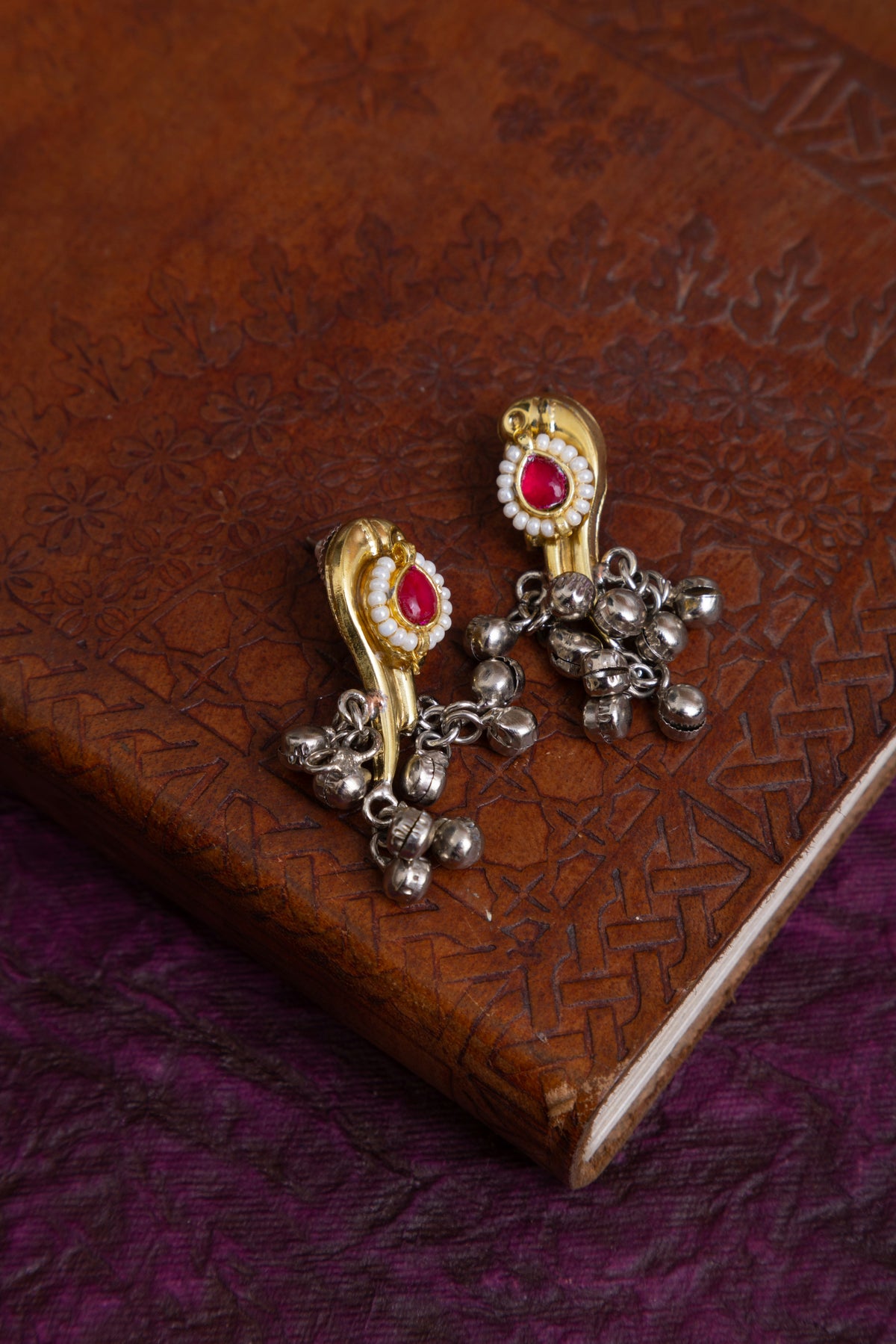 SAYALI handcrafted Fusion pachi kundan ghunghroo necklace