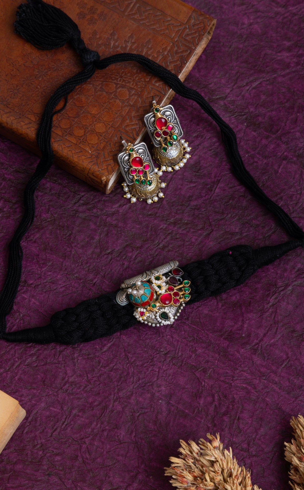 Utsa handcrafted Fusion thread choker