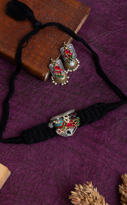 Utsa handcrafted Fusion thread choker