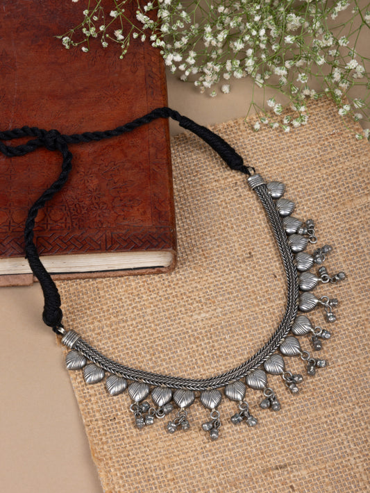 Antique leaf choker