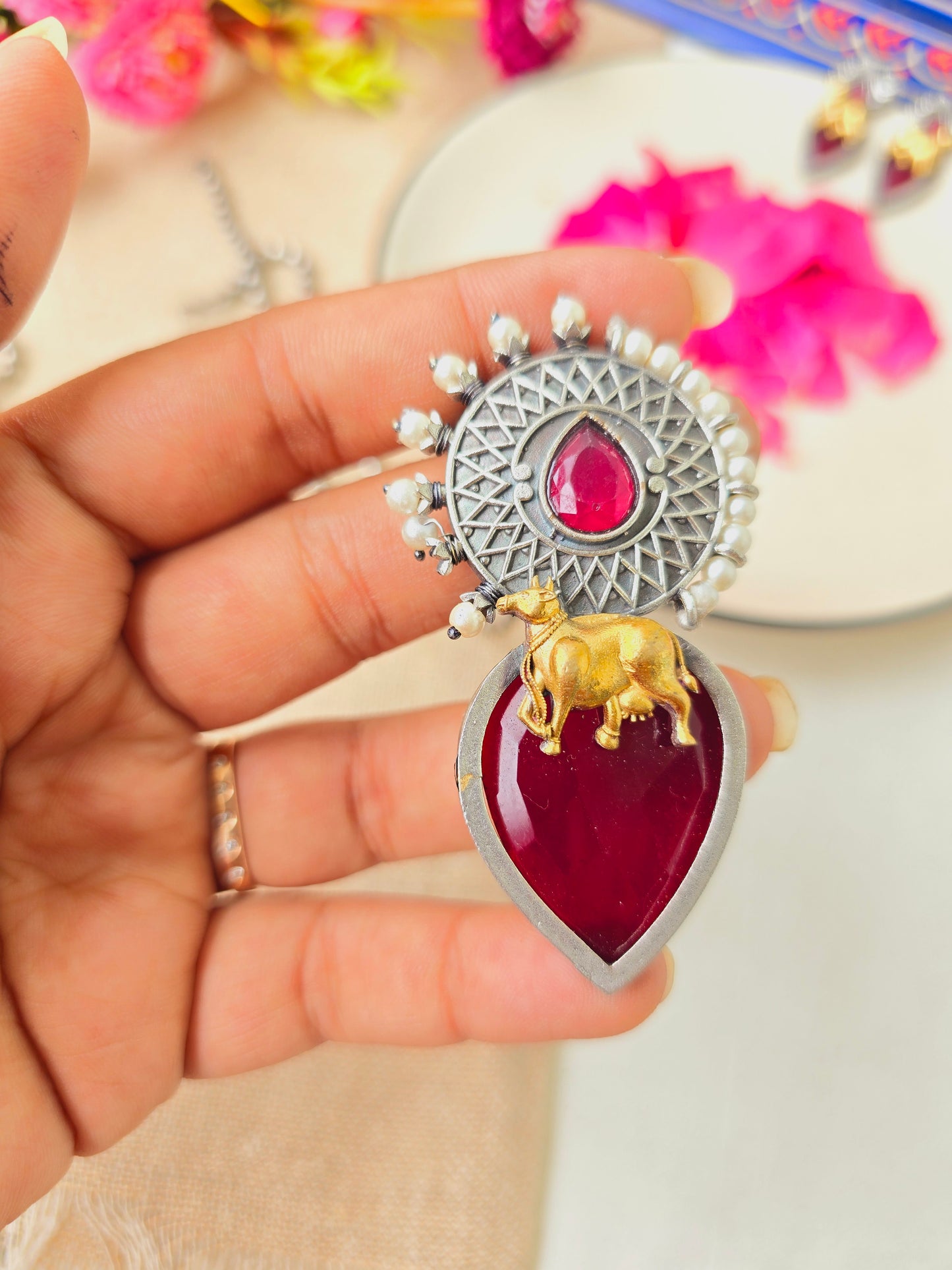 Mini nandi necklace